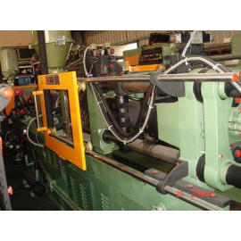 plastic injection molding machine (Kunststoff-Spritzgießmaschine)